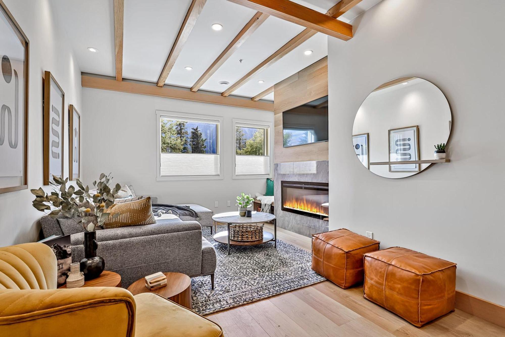 Ravens Crest Lodge - Stunning Views Perfectly Located On Main Street Canmore Bagian luar foto
