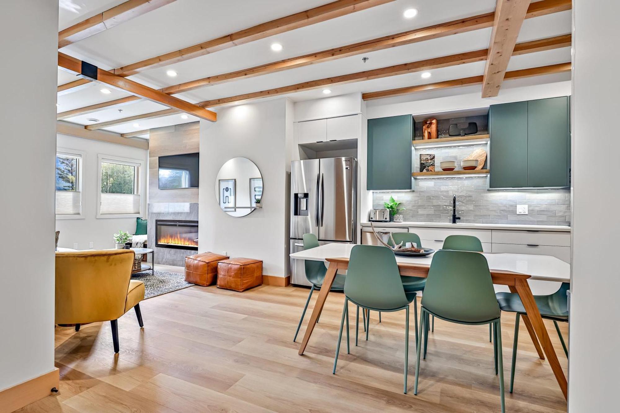 Ravens Crest Lodge - Stunning Views Perfectly Located On Main Street Canmore Bagian luar foto